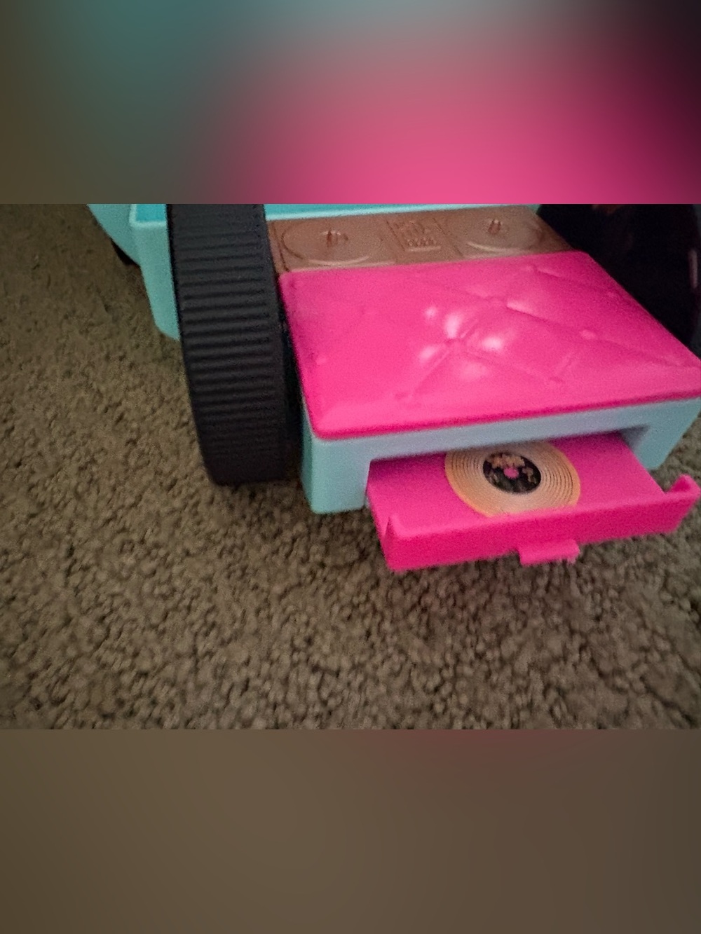 L.O.L. Surprise! Mint Camper Van, Car and Furniture - Picture 7 of 15